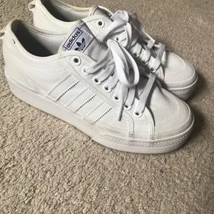 Buzz’s women’s ADIDAS
